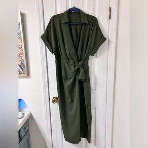 Green Midi Wrap Dress with Collar